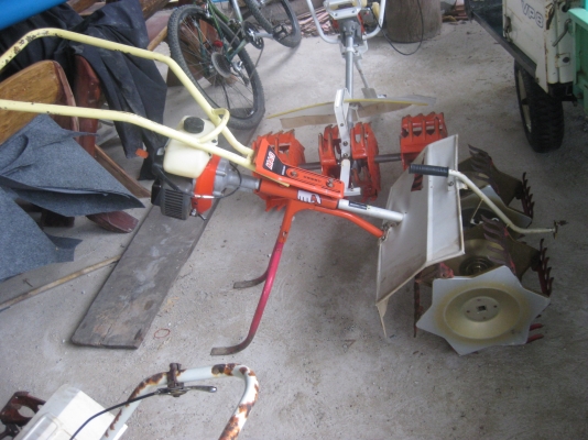 เครื่องพรวนหญ้าในร่องนาดำ