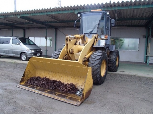 ขายรถตักล้อยาง TCM E830