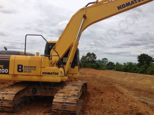 รถแบคโฮ ยี่ห้อ KOMATSU PC200-7