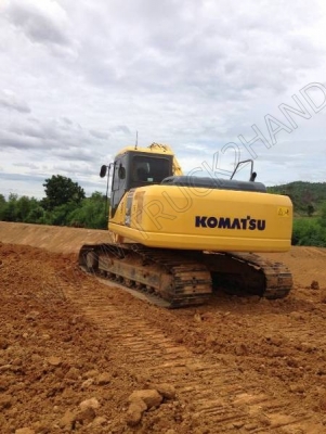 รถแบคโฮ ยี่ห้อ KOMATSU PC200-7