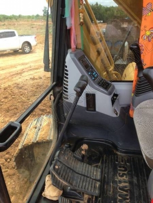 รถแบคโฮ ยี่ห้อ KOMATSU PC200-7