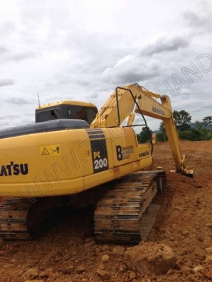 รถแบคโฮ ยี่ห้อ KOMATSU PC200-7