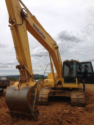 รถแบคโฮ ยี่ห้อ KOMATSU PC200-7