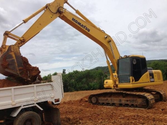 รถแบคโฮ ยี่ห้อ KOMATSU PC200-7