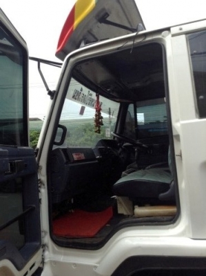 ISUZU ROCKY 10ล้อ (2 เพลา) เครื่อง 175HP (6BG1) เบรกจิ๊ฟฟี่ ยางดี 10 เส้น ซัซซี่สวย แอร์เย็น ถังน้ำมัน 15000 ลิตร (โหลดล่าง) ขาย 890,000