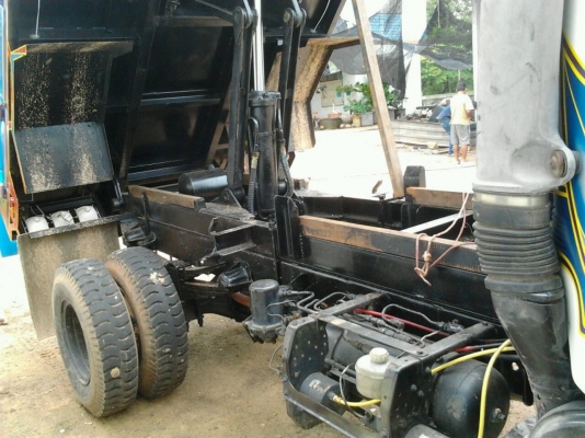 HINO KL - 185 HP HO7C หกล้อดั๊มพ์ สมอเงินสุดสวย กระบะดั๊มพ์เหล็ก 6 ตันขึ้นดั๊มพ์ใหม่เอี่ยมความยาว 3.60 เมตร หัวเก๋งแล็ปลายสวย ภายในคอนโซลสวยครบ แอร์ พวงมาลัยเพาเวอร์ ระบบเบรคทริ๊ปฟี้ ช่วงล่างใหญ่คัชซีสวยมากไม่มีบวม ยาง 8.25 ขอบ 16 สภาพดี 80\% พร้อมบรรทุกพร