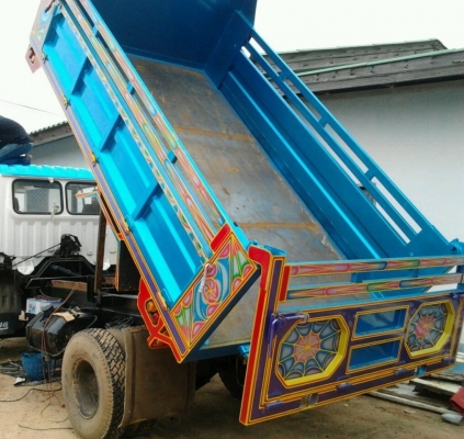 HINO KL - 185 HP HO7C หกล้อดั๊มพ์ สมอเงินสุดสวย กระบะดั๊มพ์เหล็ก 6 ตันขึ้นดั๊มพ์ใหม่เอี่ยมความยาว 3.60 เมตร หัวเก๋งแล็ปลายสวย ภายในคอนโซลสวยครบ แอร์ พวงมาลัยเพาเวอร์ ระบบเบรคทริ๊ปฟี้ ช่วงล่างใหญ่คัชซีสวยมากไม่มีบวม ยาง 8.25 ขอบ 16 สภาพดี 80\% พร้อมบรรทุกพร