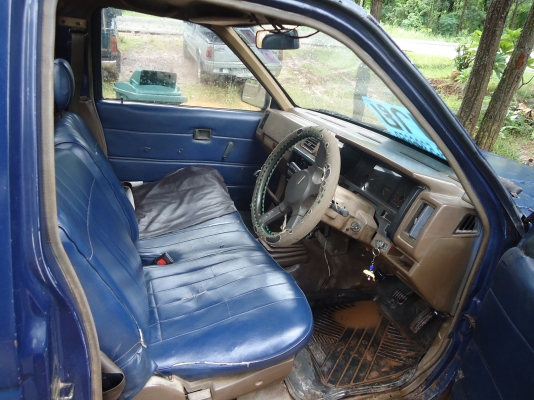 กระบะตอนเดียว นิสสัน บิ๊กเอ็ม ฝาขาว ปี 2533 (1990) กระบะตอนเดียว นิสสัน บิ๊กเอ็ม ฝาขาว ปี 2533 (1990)