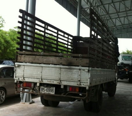 ขายอีซูซุ 6 ล้อ กะบะคาร์โก้มีคอกข้าง