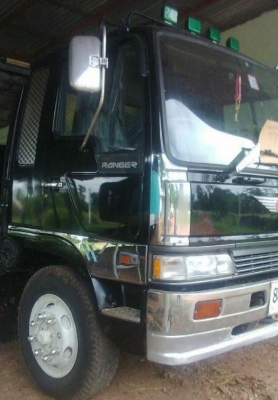 HINO KT 725 - 195 HP HO7D รถหางปลาสิบล้อ 2 เพลา ใช้ขึ้นรถ SK-200 ได้เลยครับไม่มีปัญหา หัวเก๋งไฮเทคสภาพสวยลงเล่มครบถูกต้อง ภายในเก๋งคอนโซลสวยครบ พวงมาลัยเพาเวอร์ เบรคทริ๊ปฟี้ ช่วงล่างคัชซีไม่มีบวม ยางสภาพดี 10 เส้นประมาณ 70\% พร้อมใช้งาน เอกสารทะเบียนภาษีคร