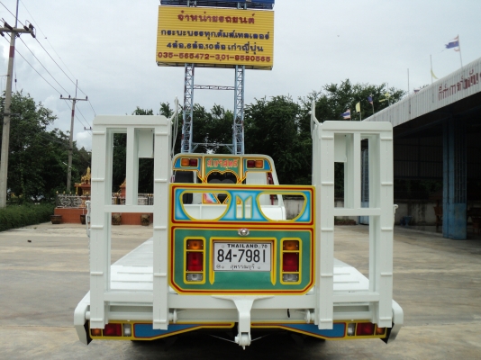 ขายอีซูซุ 10 ล้อเล็ก บรรทุกรถเกี่ยว(คันที่3)