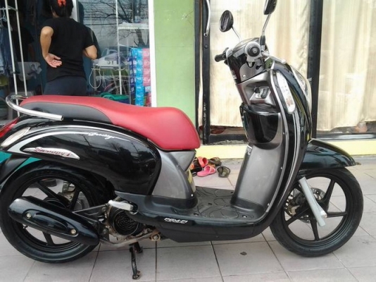 New Scoopy-i สวยๆลายคลาสสิค รถ 8 เดือนสวยๆ ตจวส่งได้นะครับ New Scoopy-i สวยๆลายคลาสสิค รถ 8 เดือนสวยๆ ตจวส่งได้นะครับ