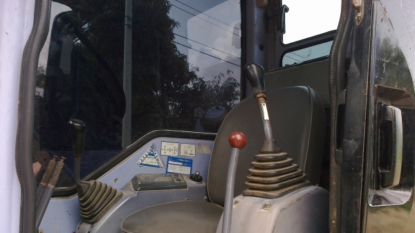 ขายkomatsu 128usไฟฟ้าครบทุกจุดแอร์หนาวพร้อมลายแย๊ก