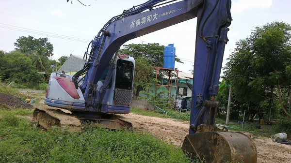 ขายkomatsu 128usไฟฟ้าครบทุกจุดแอร์หนาวพร้อมลายแย๊ก