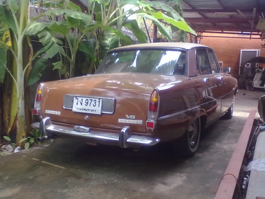 ROVER โบราณ 3500S V8