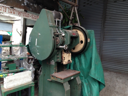 ขายแท่นปั้มขนาด 30 ตัน motor 3 HP. 380 V รอบชัก 45 rpm ด้ามจับพิมพ์ 38 mm. พร้อมใช้งาน รับประกันคุณภาพ