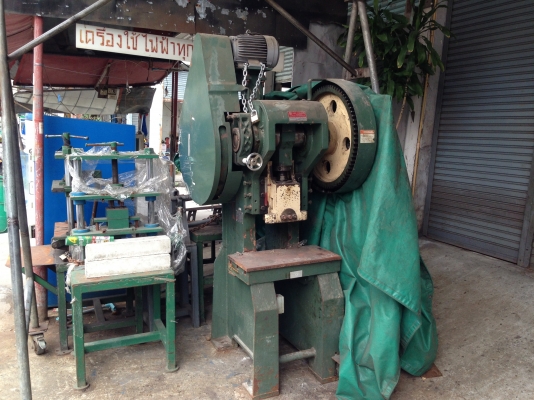 ขายแท่นปั้มขนาด 30 ตัน motor 3 HP. 380 V รอบชัก 45 rpm ด้ามจับพิมพ์ 38 mm. พร้อมใช้งาน รับประกันคุณภาพ