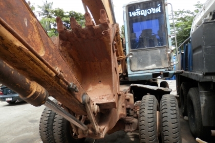 แบคโฮล้อยาง KOMATSU PW100-3-2เพลา มีแอร์ ลายหัวเจาะ อินวอยซ์