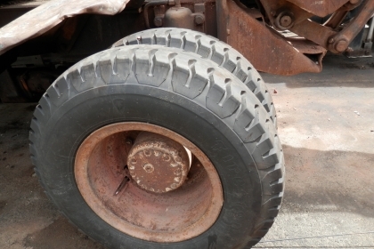 แบคโฮล้อยาง KOMATSU PW100-3-2เพลา มีแอร์ ลายหัวเจาะ อินวอยซ์