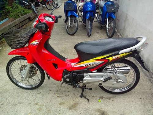 wave 125 ปี 46 สีแดง ตั้งขายได้เลย สภาพเดิมๆ เครื่องแน่นๆ มีเล่มพร้อม