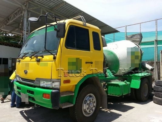 Nissan รถ 6 ล้อ โม่ปูน