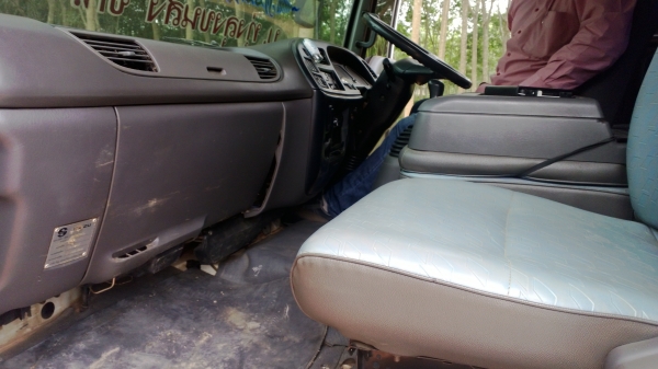 6ล้อดั้มFTR33F2 4 ยูโร2ยาง900-20ดอกเต็ม ใช้มือเดียว  รถปลายปี*48สวย เดิมๆ