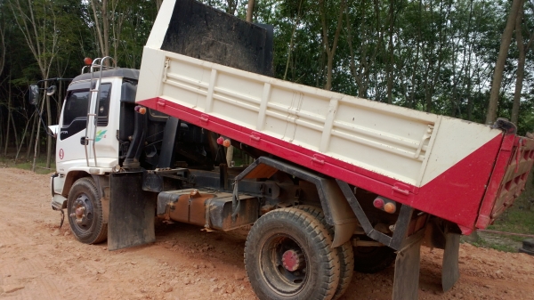 6ล้อดั้มFTR33F2 4 ยูโร2ยาง900-20ดอกเต็ม ใช้มือเดียว  รถปลายปี*48สวย เดิมๆ