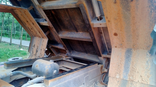 6ล้อดั้มFTR33F2 4 ยูโร2ยาง900-20ดอกเต็ม ใช้มือเดียว  รถปลายปี*48สวย เดิมๆ