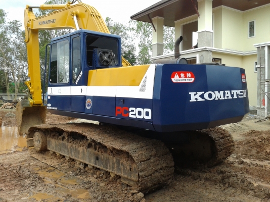 ขาย KOMATSU PC 200-5  เอกสารเล่มทะเบียน แอร์พร้อมครับ