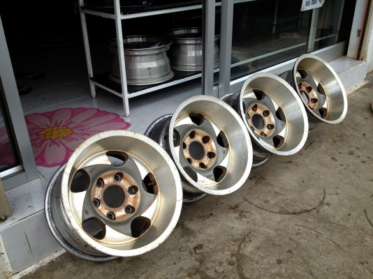 ขายล้อ Enkei ขอบ 15x8.5 ออฟ-20 6/139.7 ออฟลึกๆ 3.5 นิ้วครับ