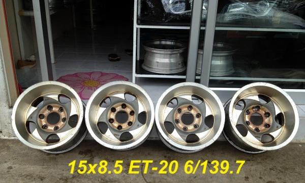 ขายล้อ Enkei ขอบ 15x8.5 ออฟ-20 6/139.7 ออฟลึกๆ 3.5 นิ้วครับ