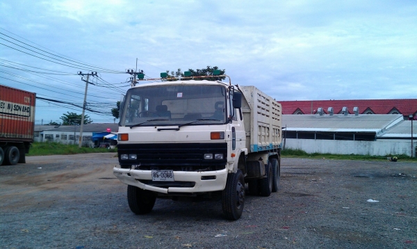 Nissan UD 265 แรง ยางใหม่ 10 เส้นเบรคจิฟฟี่ สองเพลาดัมพ์