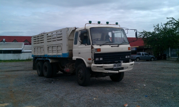 Nissan UD 265 แรง ยางใหม่ 10 เส้นเบรคจิฟฟี่ สองเพลาดัมพ์ Nissan UD 265 แรง ยางใหม่ 10 เส้นเบรคจิฟฟี่ สองเพลาดัมพ์
