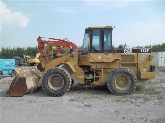 CAT  928F