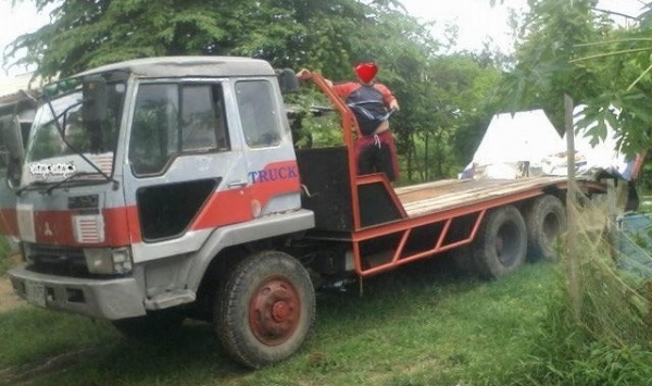 ISUZU TX 165 HP 6BD1 รถหางปลาสิบล้อ 2 เพลา ท้ายลาดมีหางไฮดรอลิกส์ขึ้นรถเกี่ยวข้าวครบพร้อมใช้งาน หัวเก๋งของ FUSO สภาพดีภายในคอนโซลครบ พวงมาลัยเพาเวอร์ ช่วงล่างใหญ่คัชซีไม่บวม ยางสภาพดี 10 เส้นประมาณ 70\% พร้อมลากพร้อมบรรทุกได้เลย เอกสารเล่มทะเบียนครบ ราคาต่