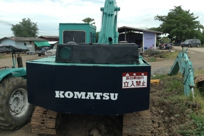 komatsu pc 200 รุ่น 2  สภาพพร้อมใช้งาน  มีเเอร์พร้อม