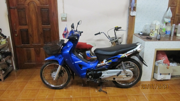 ขายเวฟ125 เดิมๆเครื่องดีมากครับระบบไฟใช้ได้ปกติออกหมดทุกดวงไฟไมล์ออกหมดใช้งานได้ปกติแตรดัง.....ซื้อไปขี่ได้เลยไม่ต้องทำอะไรเพิ่มรถผู้หญิงใช้ครับ....ทะเบียน+ชุดโอน ภาษีขาด2เดือนสภาพตามรูปเลยครับขายที่13500บาทสนใจสอบถามได้ครับ 080-1696651 ส่งได้ทั่วไทยราคาน