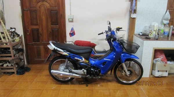 ขายเวฟ125 เดิมๆเครื่องดีมากครับระบบไฟใช้ได้ปกติออกหมดทุกดวงไฟไมล์ออกหมดใช้งานได้ปกติแตรดัง.....ซื้อไปขี่ได้เลยไม่ต้องทำอะไรเพิ่มรถผู้หญิงใช้ครับ....ทะเบียน+ชุดโอน ภาษีขาด2เดือนสภาพตามรูปเลยครับขายที่13500บาทสนใจสอบถามได้ครับ 080-1696651 ส่งได้ทั่วไทยราคาน