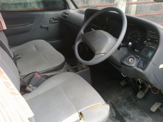 ขายรถตู้ Toyota Hiace หัวจรวดหลังคาเตี้ย ขายรถตู้ Toyota Hiace หัวจรวดหลังคาเตี้ย