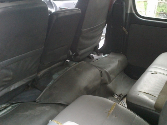 ขายรถตู้ Toyota Hiace หัวจรวดหลังคาเตี้ย ขายรถตู้ Toyota Hiace หัวจรวดหลังคาเตี้ย