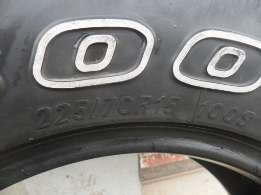 ยาง MAXXIS 225/70R15 ปี10 สวยๆ 1 คู่ ราคา 1200 บาท ยาง MAXXIS 225/70R15 ปี10 สวยๆ 1 คู่ ราคา 1200 บาท