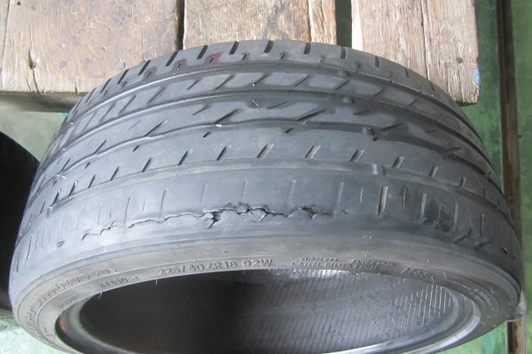 ขายยางNITTO 225/40/18 ปี24/11