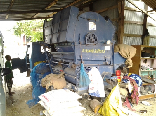 รถนวดข้าวเครื่อง100ฝาดำเกียร์100รถ 6 ล้อชวงสั้น(ลดเหลือ165000) รถนวดข้าวเครื่อง100ฝาดำเกียร์100รถ 6 ล้อชวงสั้น(ลดเหลือ165000)