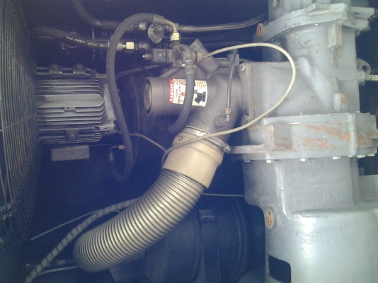 ขายปั๊มสกรู 50 hp iwata ไฟ 3 เฟส 1995 ทำลม 8 บาร์ สนใจลองมาดูสินค้าได้เลยครับ พุทธมลฑล สาย 4 หรือ โทรสอบถามได้ที่ 081-5266979