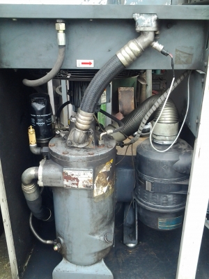 ขายปั๊มสกรู 50 hp iwata ไฟ 3 เฟส 1995 ทำลม 8 บาร์ สนใจลองมาดูสินค้าได้เลยครับ พุทธมลฑล สาย 4 หรือ โทรสอบถามได้ที่ 081-5266979