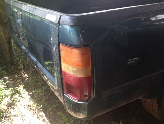 TOYOTA HILUX MIGHTY-X EXTRACAB 2.5 MT ปี 39 รถบ้านสีบางเดิมๆ เครื่องแห้งแรงดีไม่มีเยิ้ม ภายในเก๋งคอนโซลภายในสวยครบ แอร์เย็น พวงมาลัยเพาเวอร์ กระบะปูพื้นยางลายเนอร์ครบแล้ว ช่วงล่างแน่น ยางสภาพดี 4 เส้นประมาณ 70\% พร้อมใช้งาน เอกสารทะเบียนภาษีครบพร้อมโอน ราค