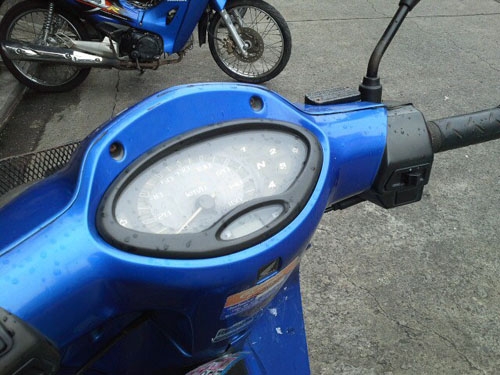 wave 125 ปี 46 สีน้ำเงิน รถสวยตั้งขายได้เลย สภาพเดิมๆ  เครื่องแน่น ไม่หลวม ไม่มีควันขาว  มีเล่มพร้อม ราคานี้คุ้มมาก