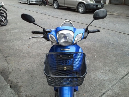 wave 125 ปี 47 สตาร์ทมือ สีน้ำเงิน รถตั้งขายได้เลย สภาพเดิมๆ สตาร์ทมือทีเดียวติด เครื่องแน่น มีเล่มพร้อม