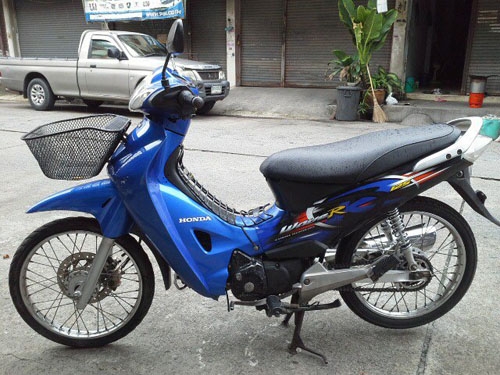 wave 125 ปี 47 สตาร์ทมือ สีน้ำเงิน รถตั้งขายได้เลย สภาพเดิมๆ สตาร์ทมือทีเดียวติด เครื่องแน่น มีเล่มพร้อม