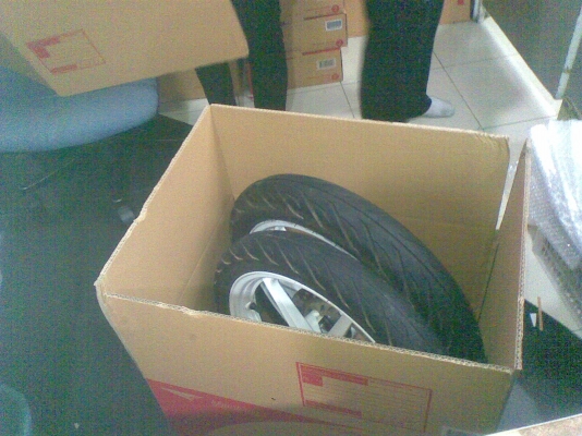 ส่งของแล้วครับไห้คุณเชษที่ลพบุรัขอบคุณทีมงานTruk2handมากครับ